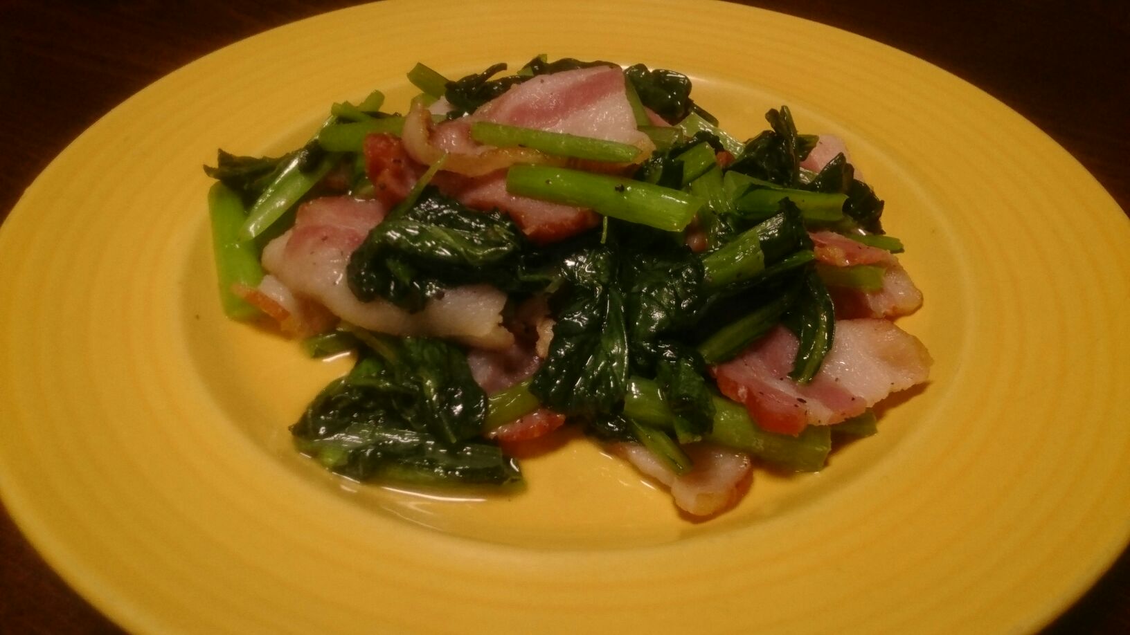 小松菜とベーコンの炒め物
