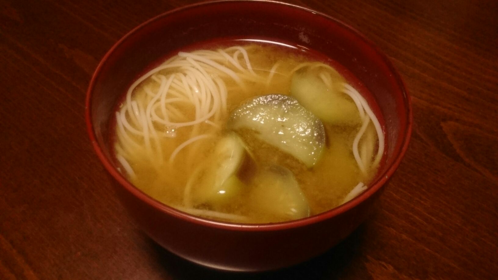 秋なすとそうめんの味噌汁
